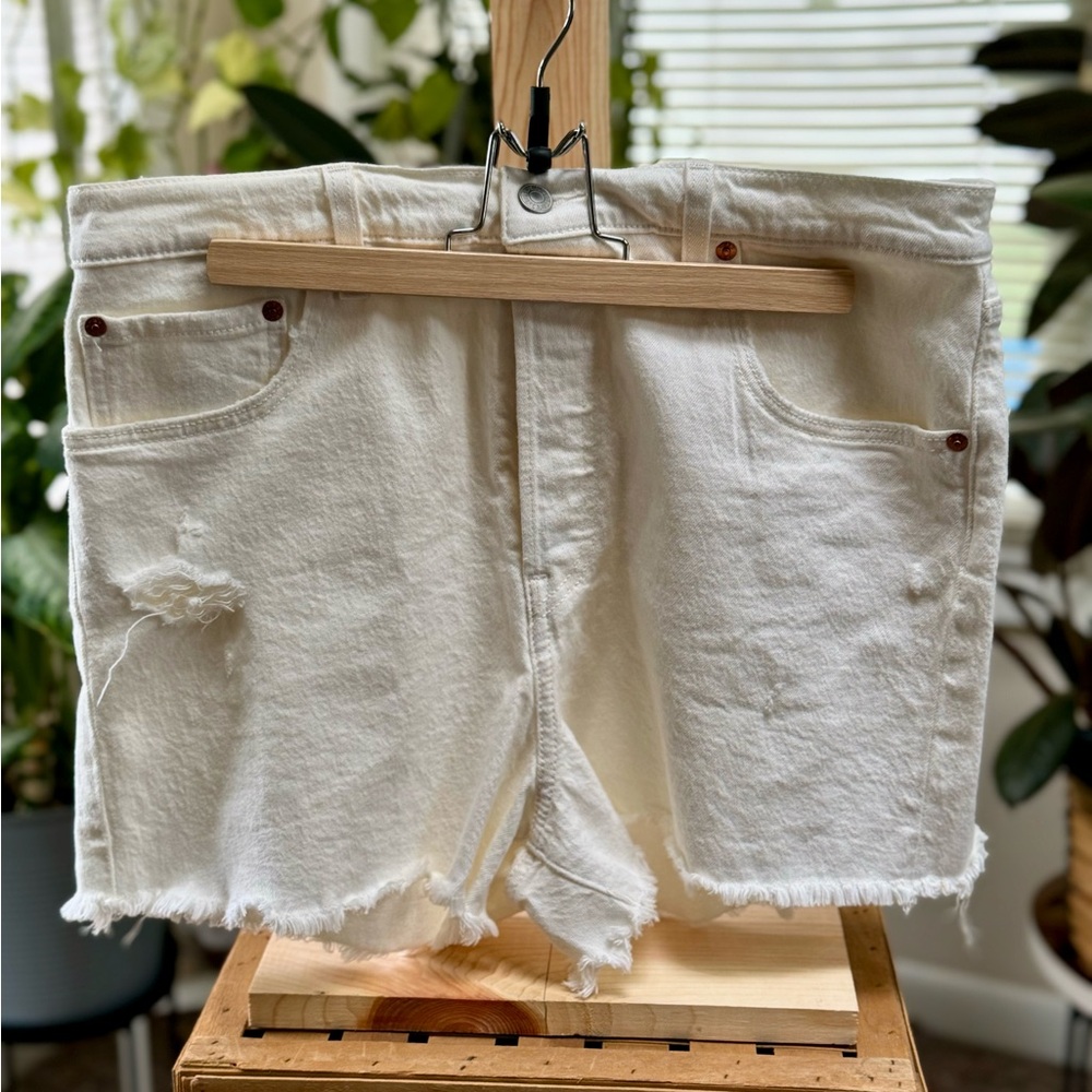 Levi’s 501 Original Shorts- Ivory
